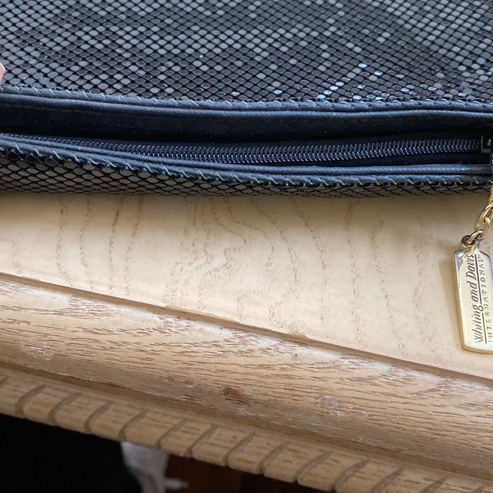 Whiting and Davis hand wallet/purse preowned - Picture 3 of 4